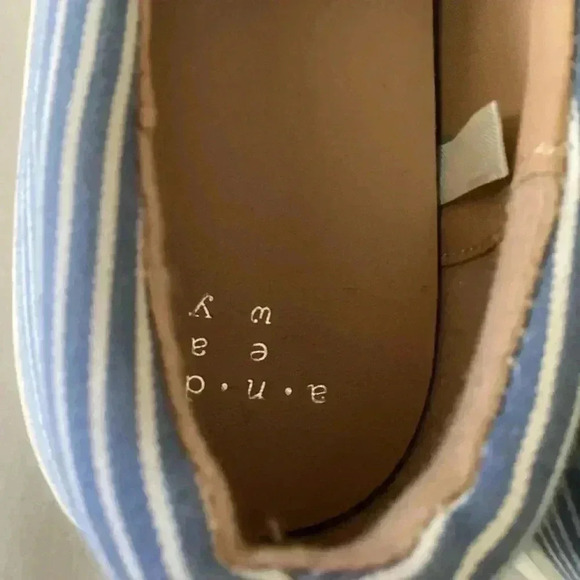 A New Day Blue and White Striped Shoes size 8 - Picture 8 of 9